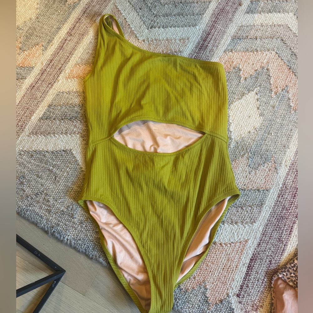 Madewell One-Shoulder Cutout One-Piece Swimsuit - Picture 2 of 4